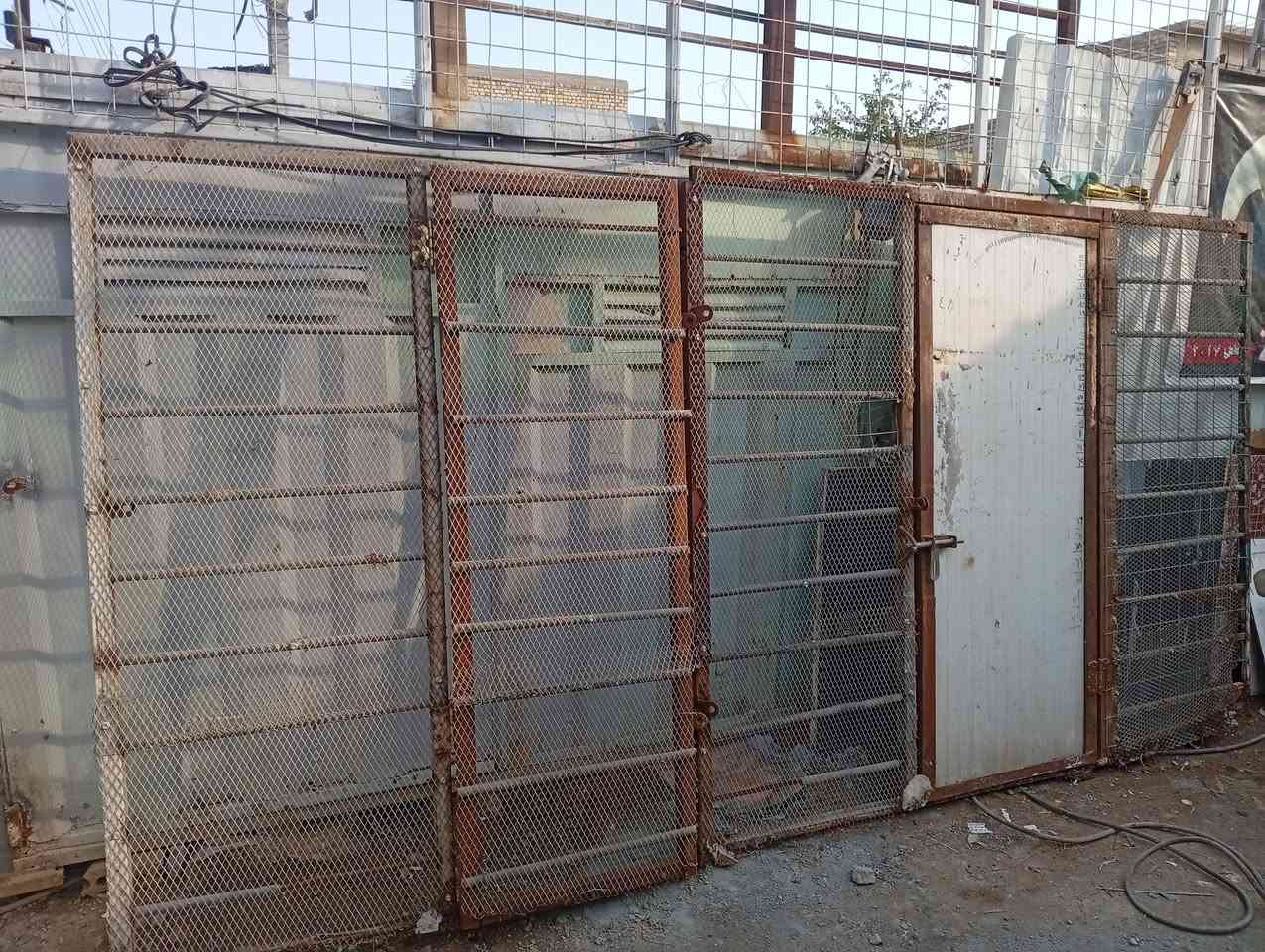 سلام عليكم شباب من رخصت صاحب المنشور متاح واجيه طول3ونص ورتفاع مترو80 واجيه حلوه وقويه تزكام الواجيه عوزها بس صبغ لترتيب السعر 75 وبيها مجال الشراي يتصل وبخدمته ***********
