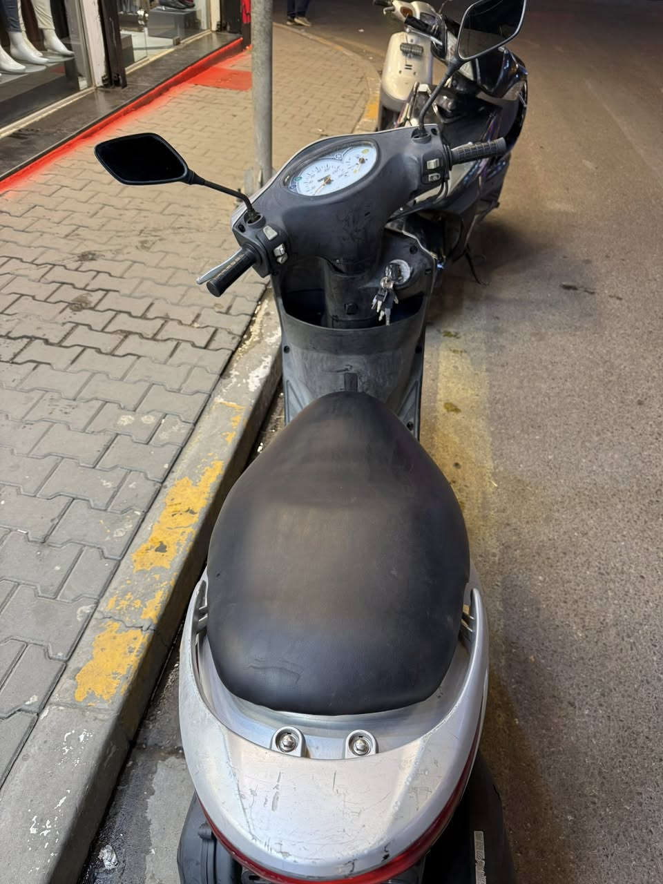 دراجه بريز نوزل لايت فوك
كهربايات شغاله شلعه معدل رمبه الدراجه 
كفرات مختمه 
الهاتف ***********
السعر 850 الف
