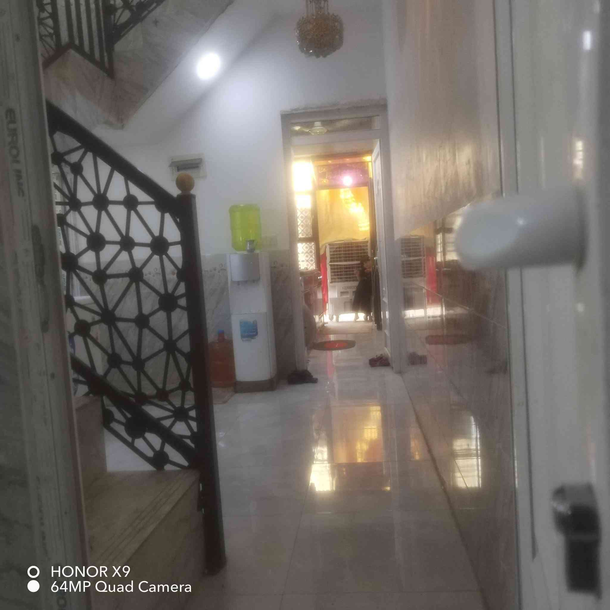 ياالله على بركة الله       السلام عليكم مشتمل سند زراعي تحويل مباشر المساحه 100 متر طابقين الأول غرفه استقبال مطبخ صاله مجمع صحيات الطابق الثاني غرفه صحيات المشتمل خير من من الله كامل ومرتب كله سيراميك للاستفسار ***********
