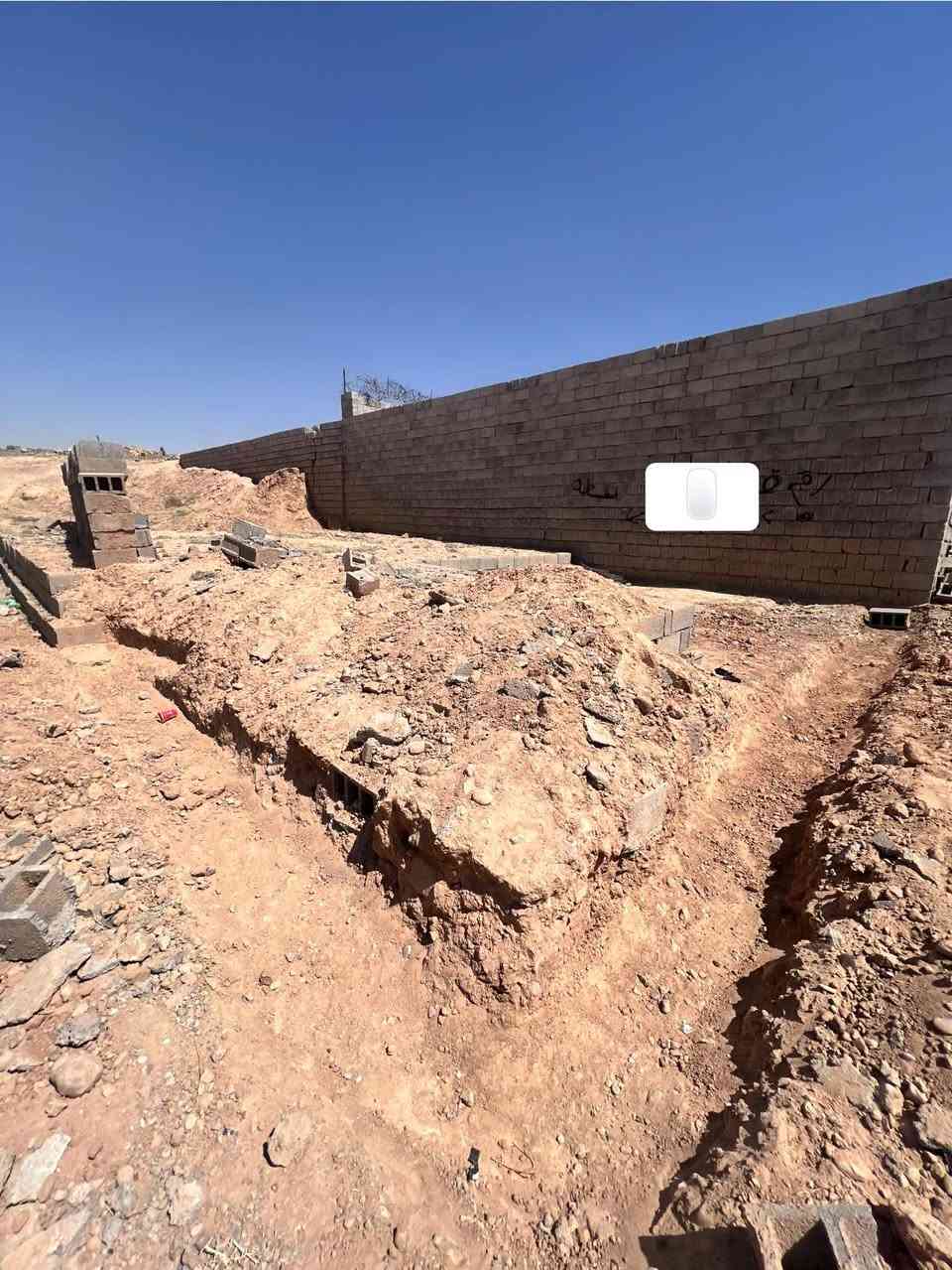 بتلو للبيع بفرع الجملون
قريب من الصب والخدمات وسط السكن
الوجه 8 والنزال 14
تحتوي الخريطة على غرفتين ومطبخ وستقبال ومجمع وترك متر
السعر 7 وبي مجال
للاستفسار
***********
