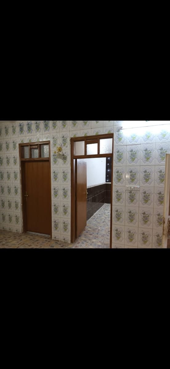 السلام عليكم بيت زراعي طابو سند ٢٥ مساحه ١٠٠ _١٠×١٠ 
الزعفرانيه مقابيل سيطره الشون القديمه قرب سده الوليد 
***********
