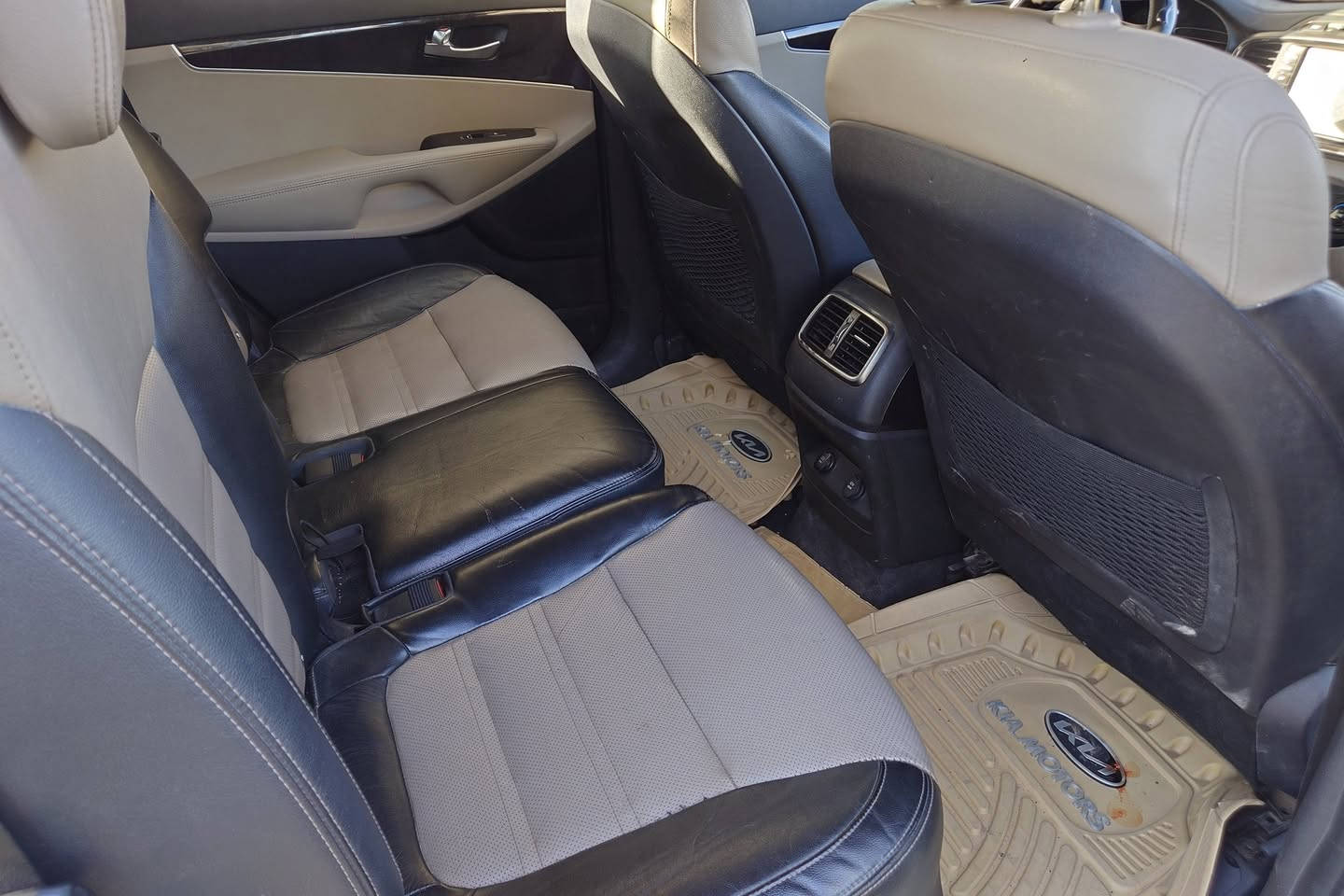 سلام عليكم سورنتو موديل 2017 خليجي  محرك ستة سلندر 3500 ماشية105الف  تتفئة تبريد
السياره مكفوله كشنات كلهن تتفئه تبريد السياره فول بصمه حساس خلفي امامي مكان السياره بغداد التاجي المصابيح السعر 225ورقه وبيها مجال اتصل على صاحب السياره ***********اني مكلف بل نشر
