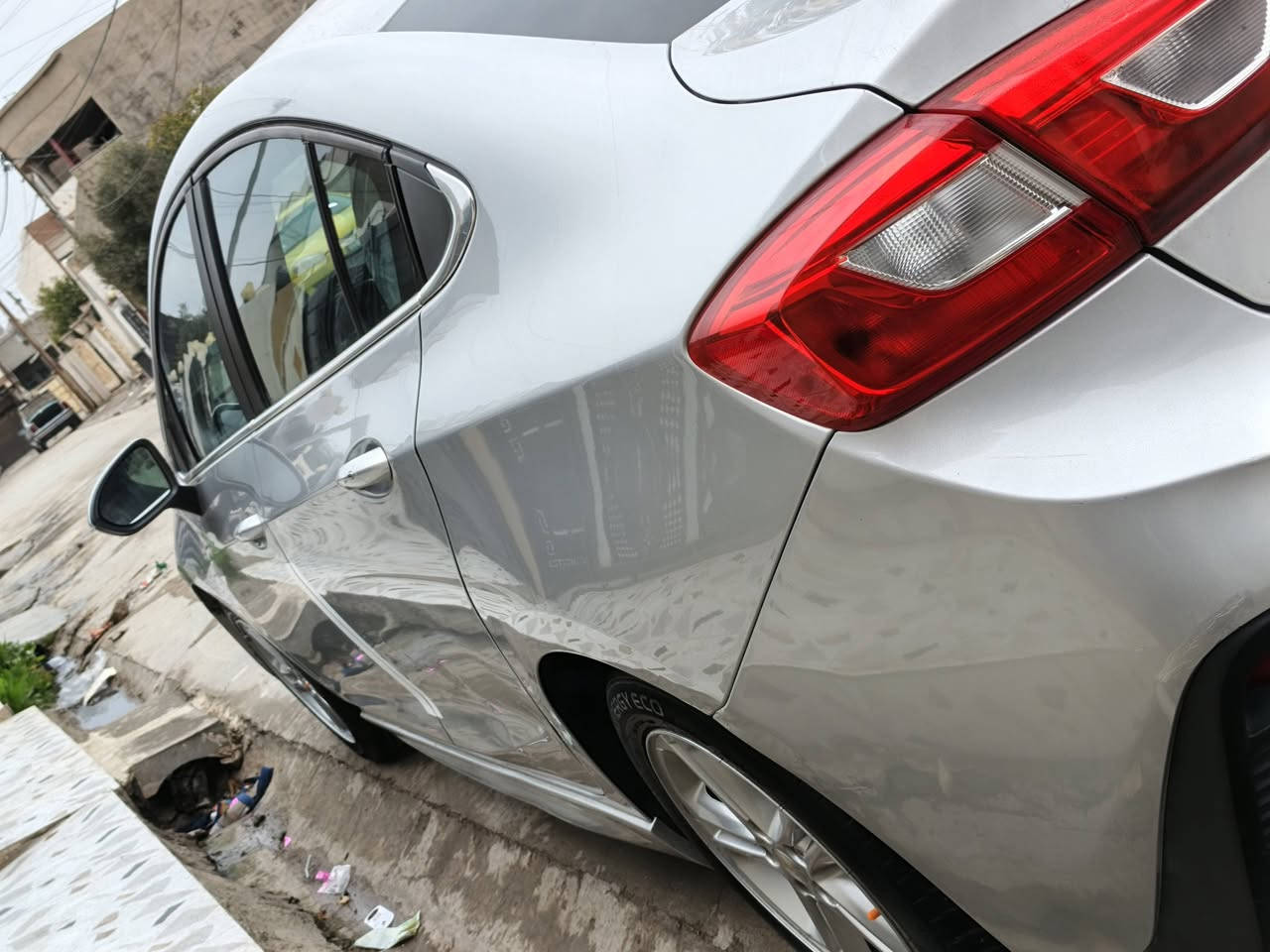 كروز للبيع موديل 2017بيها فقط قطعتين صبخ بونيد وجاملخ و4اصابع طرف اسكن بشاصيمكينه لاصرف لابخار بشرط مكينه مامفتوحه سياره ماشيه 130سياره احله من اصوره سياره عل يد ثاني من 2017الحد هسه سنويه جديده رقم جديد بطاقه بنزين موجود سعرها 96بي شي قليل مجال اشراي يخابر مكان اسياره كركوك رجان اقرء المنشور زين رقم الموبايل ***********
