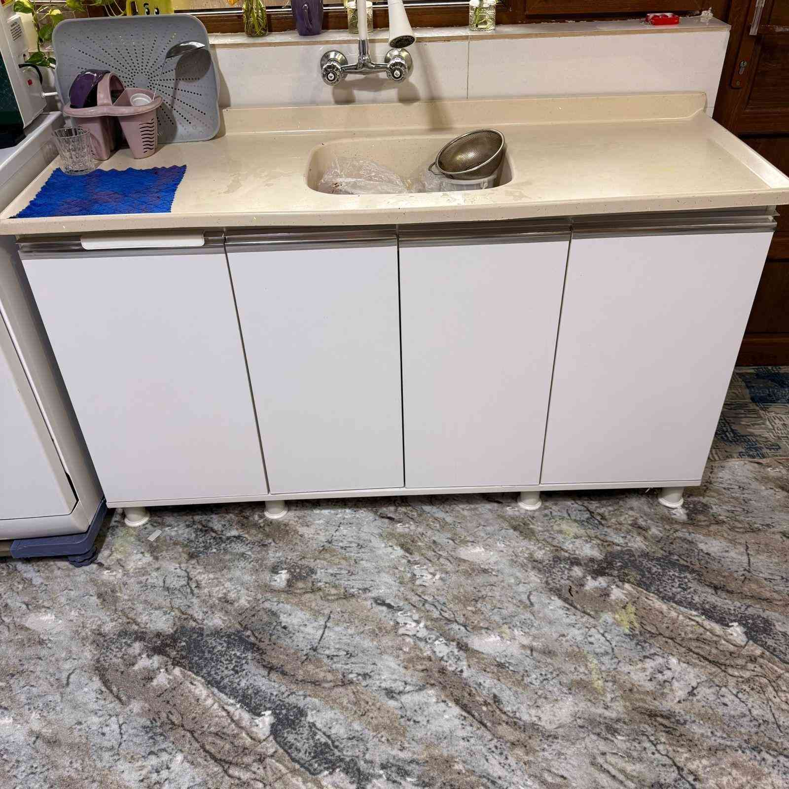 كاونتر خشب hdf
تركي مغلف طبقتين ميلامين مضاد الرطوبه الحراره 
القياس  3 متر ارضي .
وسنك متر ونص مرمر 
تركي درجه اولى
مع معرض مواعين تركي قياس متر في متر و٧٠ 
سعر الكاونتر ٤٠٠ وبيها مجال وسعر المعرض ١٥٠ 
العنوان خانقين  *********** خناقين, ديالى
