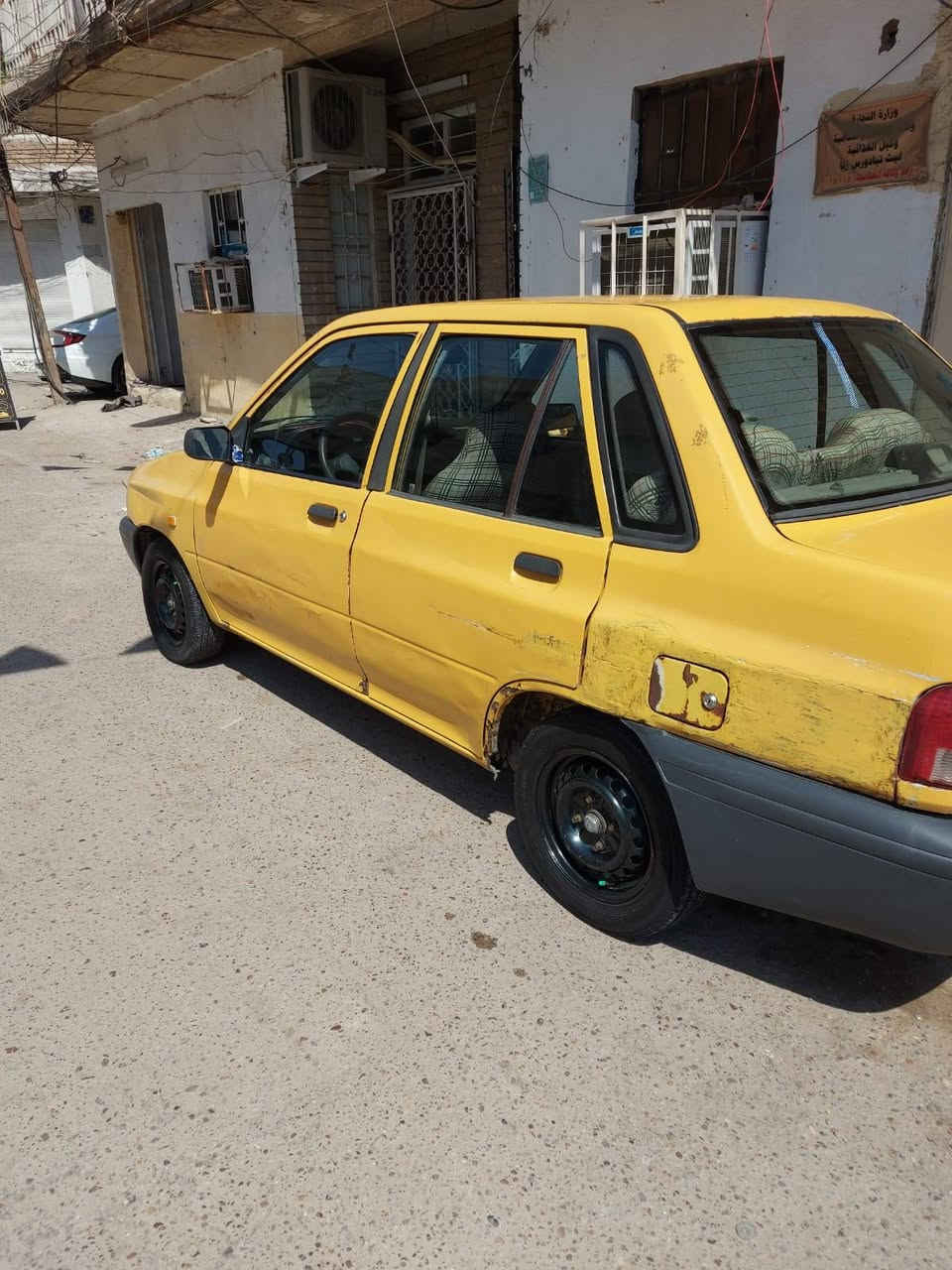 السلام عليكم سايبا للبيع موديل 12 مصفره هيئة وغرامات سنويه بسمي لحد 2028 تحويل ثاني يوم ...السياره محرك كايم وضربه بلجاملغ الخلفي  وصدر نص عمر السياره واضحه بلصور ...السعر ٢٠ ورقه وبيها مجال للشراي ... المراسله على هاذه الرقم *********** متواجد على الفيس
