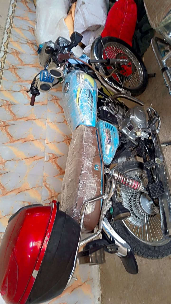 دراجة تايكر البيع نضيف ومكفول كفاكه عامه مكان صويره السعر خاص ***********
