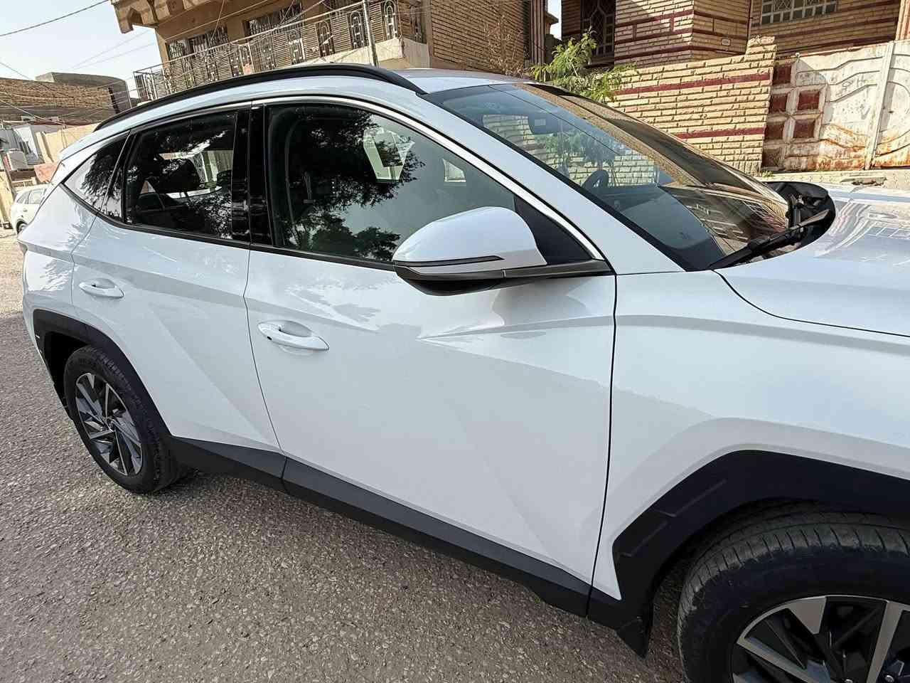 السلام عليكم توكسان للبيع او مراوس بيكم او سورنتو كفالة عامة بيه شوية بارد مكفولة من الصبغ والفتح سيارة جديدة تخم تاير جديد كله على وضع الشركة موديل ٢٢ رقم بغداد انكليزي لاستفار الاتصال *********** اتصل وتدلل
