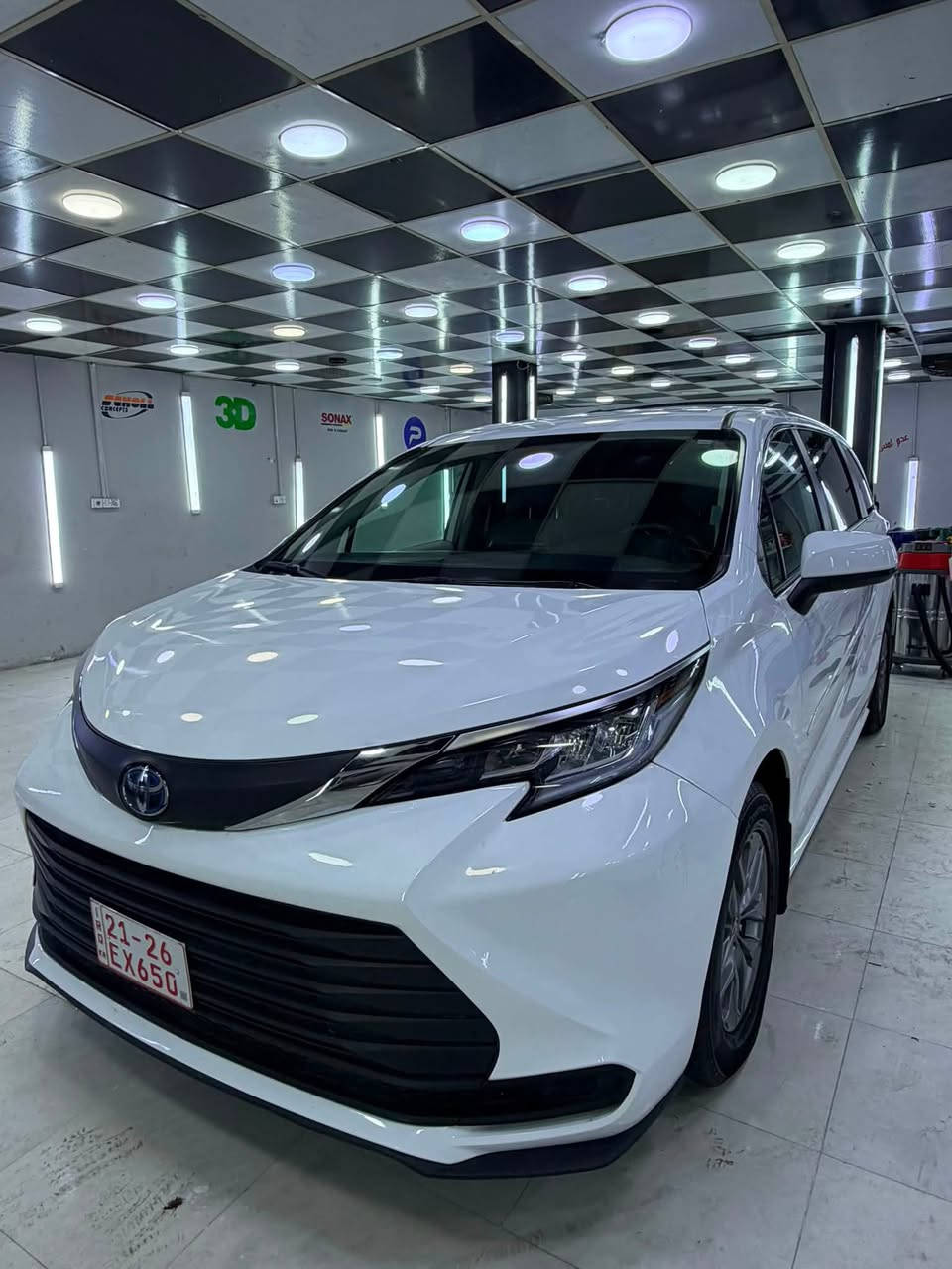 سلام عليكم
تويوتا سينا le
تترقم شمالي 
موديل 2023
فقط بونيد صبغ مثل ما موضح بالصوره
السعر 265
***********
