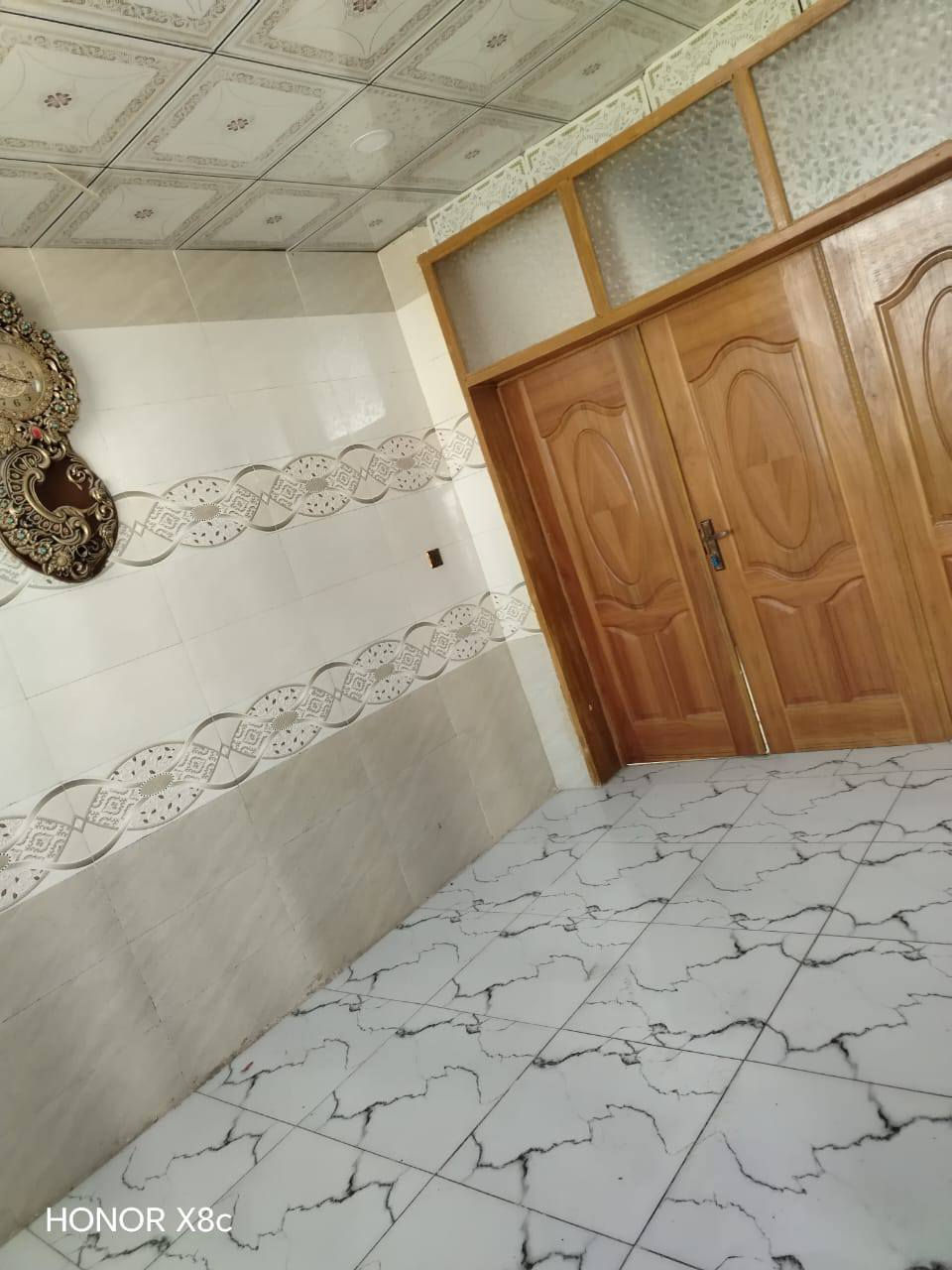 بيت🏠🤑 اليجار سعر 250الف مقدمه شهرين 🤑
***********

بيت مساحه 75م #طابو_زراعي سند 25

#قريب_شارع_لحولي 

(عنوان لمكتب ) 
(  عمود 317 شارع الصب مقابل ملحق قريه الغدير                                

بيت جاهز مفتاح 🔑 
أساس وسقف صب مركزي 

منطقه كامله السكن #شوارع_تبليط 

غرفه نوم وصاله ومطبخ حمام داخليه مكشوفه ومدخل 

#مدارس // ماء//. كهرباء//. تبليط  /. خط مولد ذهبي 

وتساب
***********

ملاحظه// توجد لدينا كل المساحات من دور او قطع
