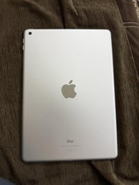 ايفون ٩ للبيع نضافه ١٠٠٪؜ ماستررررر نضافته لامفتوح لاشيء سعره ٣٥٠ قفل ...