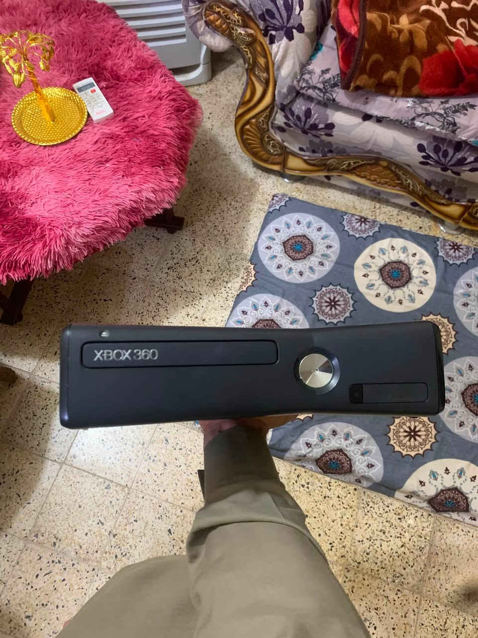السلام عليكم 
اكس بوكس 360 بصمة
ويا جوستك موشم
بي فوك لــ150 لعبة
ملحقاتة الاصلية
لجهاز جديد بمعنة لكلمة لا مصلح ولا داخل تصليح
مكاني تكريت قادسية
***********
