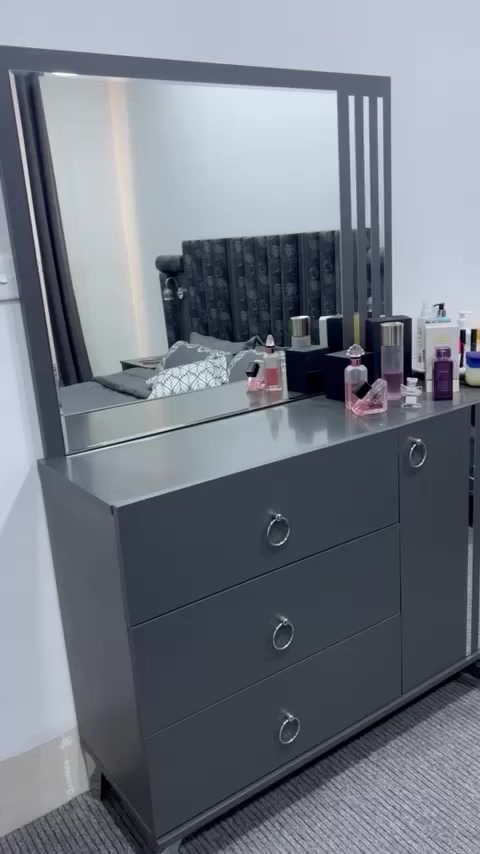 هەولێر بۆ فرۆشتن.   زۆر خاوین و لۆکن
تاخم سیسەمەکە   ٢٥٠ هەزار 
کەوانتەرەکە. ٦٠٠ هەزار  
تەباغەکە ٣٠ هەزار 
جێگای پێلاو زۆر توند و دارێکی باشە بەرادان دراوە نرخی ٧٥ هەزار      هەر کەس کریار بوو لە viber یا whats up  تەلەڤۆن بۆ ئەم ژمارە بکات     ***********
