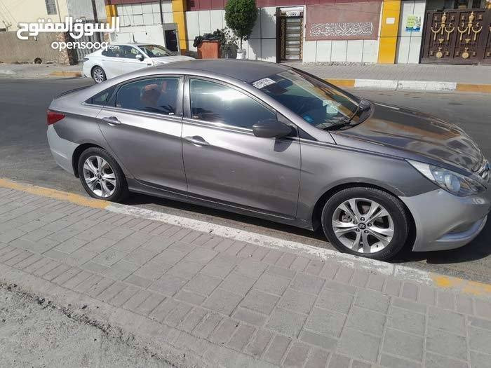 السلام عليكم سوناتا للبيع موديل 2011 مصبوغه
رقم بغداد بأسمي
السياره محرك كير تبريد ثلج خير من الله 
السيارة نظافتها كلش حلوة والسعر 83 بيع او مراوس  وبيها مجال والاستفسار اتصال على الرقم *********** بغداد, العراق
