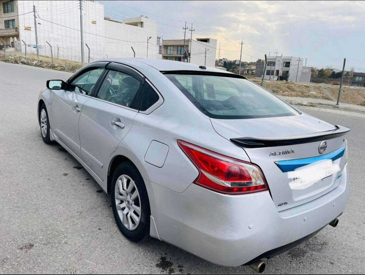 التيما موديل٢٠١٣ مواصفات 
بصمه . تحكمات ستيرن 
تراكشن كنترل . تحديد سرعة  . ABS .  حساسات خلفيه . كاميرا خلفيه . شاشة كبير . بلاجكتور  . اربع تايرات جديد . سنوي لحد ٢٠٣٠ جديد بسمي 
 للإستفسار  ***********
