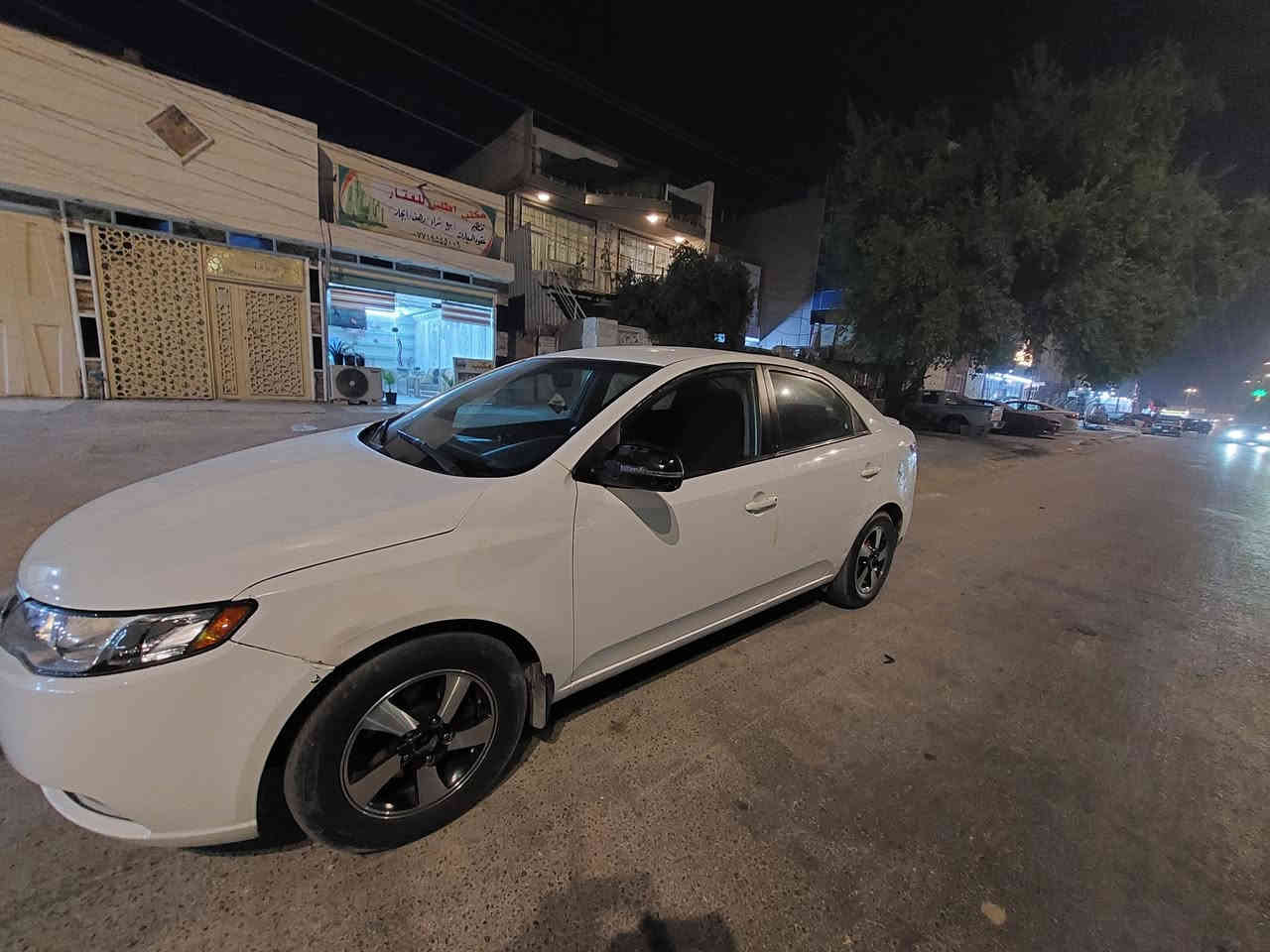 السلام عليكم سيراتو 2011 خليجي رقم كربلاء ألدولي الجديد سنوية وهزة وفحص كله جديد بسمي بيه بنيد مبدل اثر طخة خفيفة بدون دواخل شرط وبيه جاملغ الخلفي مصبوغ اثر شخوط بدون دواخل شرط والباقي مكفول سيارة نضيفة مال جناي وجاهزة من كلشي مكينة كير حدادية كهربائيات كله كفالة شرط مكينة دوش المرغوب نص فول موصفات السعر 88 وبيه مجال للشراي الرقم ***********\*********** ميثم ابو امير
