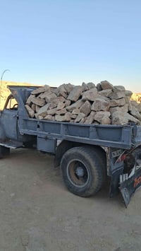 حجر حلان • دبل • إنشاءات