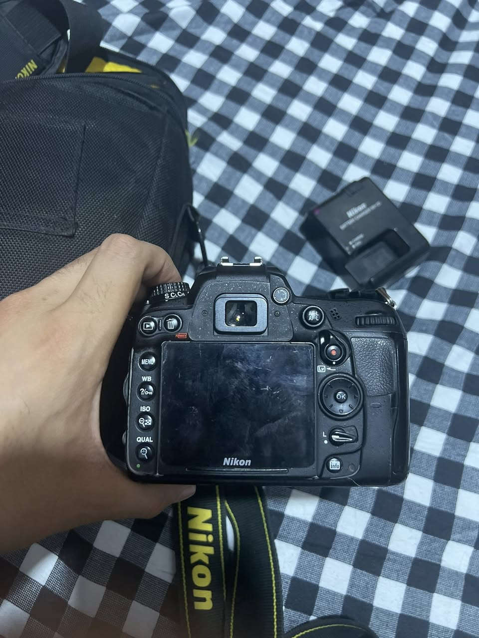 كامره نيكون 7000 للبيع نضيفه

ملحقاته 
البدي 
زوم رياضي 70.300
حزام كتف 
جنطه 
شاحنه
بطاريه
مكاني بصره ماكو توصيل 
السعر 425 وبيها مجال


**إذا كنت صاحب هذا الإعلان وتريد حذفه لأي سبب، رجاءا أرسل رسالة إلى الدعم الفني**