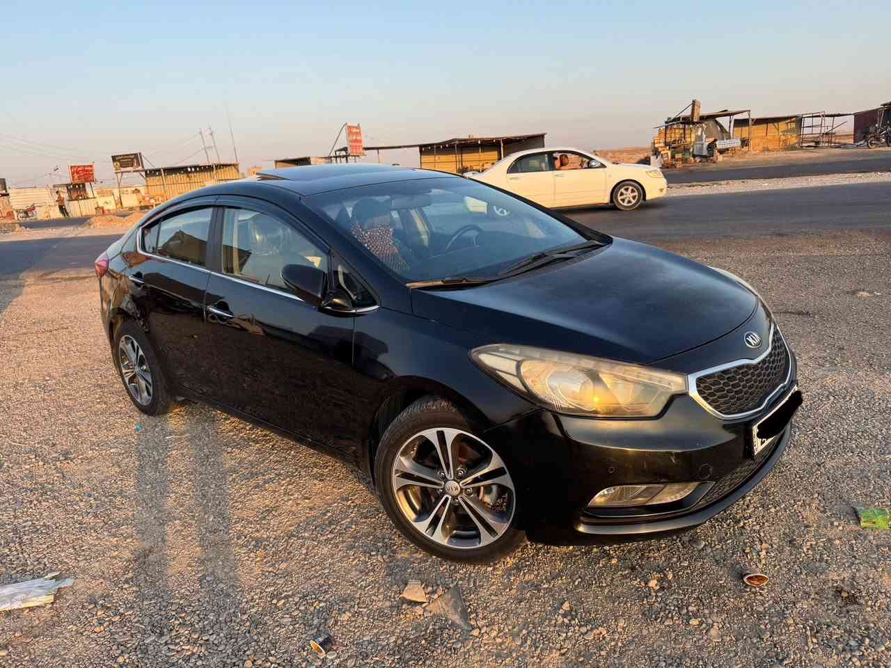 السلام عليكم
سيراتو 2016 ( خليجي ) بدون حادث فقط صبغ البنيد ماشية 138 الف 

رقم سليمانية

المواصفات 

فتحة بالسقف 

ويل كب 17 

يدات نيكل 

حساس امامي خلفي 

شفتات ستيرن 

كير 6 نمر 

لد أمامي خلفي 

اشاير مري مع مري شفط 

تحكم ستيرن 

محرك 1600 دوش 

السعر 128 ورقة وبيها مجال 

للاستفسار ***********
