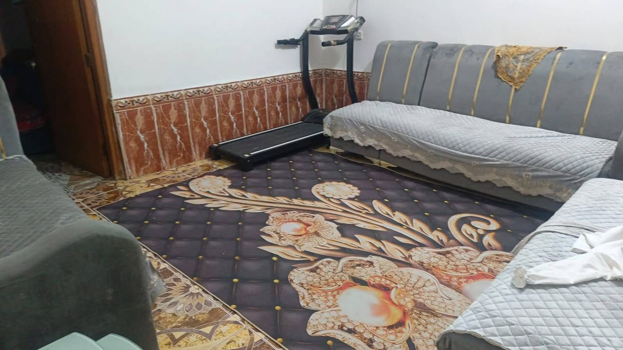 بيت للبيع مساحه 220 خلفي عرض الدربونه 3 متر  طابو اسهم بلسفينه قرب المقصب بناء طابوك مسلح يحتوي على غرفتين وصاله عدد 2 وستقبال مطبخ حمام داخلي وخارجي السعر 90 لتواصل ***********
