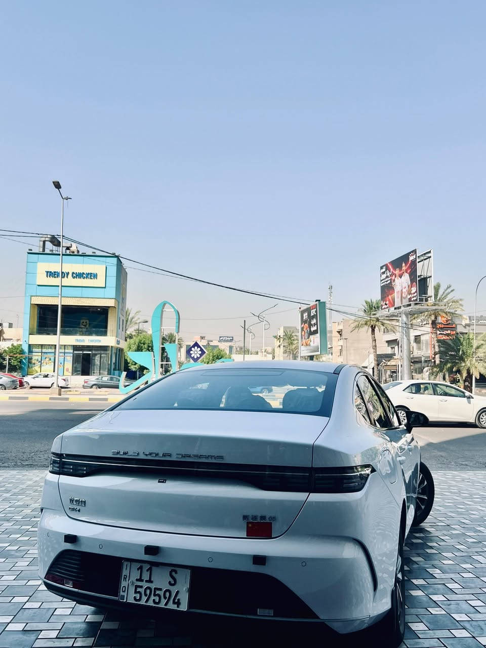 السلام عليكم
🚘        BYD دستروير 2025
مكفولة كفالة عامة لا صبغ ولا بارد 
بيهة رصعة وحدة بالبنيد
السيارة ماشية 9800 قابل للزيادة
السعر :19،750،000 💰 وبيها مجال 
(تسعة عشر مليون وسبعمائة وخمسون )
مكاني (بغداد - حي الجهاد)
-----------------------------‐-------------
     مواصفاتهة معروفة
تشغيل عن بعد🏹
بصمة تشغيل📼
دخول ذكي🗝️ 
شاشة دوارة 🪩
كير ماوس🖱️
🕹️انضمة  ايكو / نورمل / سبورت
📸كامرة خلفية + حساسات
🔦انارة امامية خلفية داخلية LED
وباقي المواصفات معروفة
---------------‐---------------------------
ملحقات السيارة كاملة
منفاخ / فوم / ملقط
شاحنة / كارت دخول وتشغيل
بصمة/ اتصال ***********
