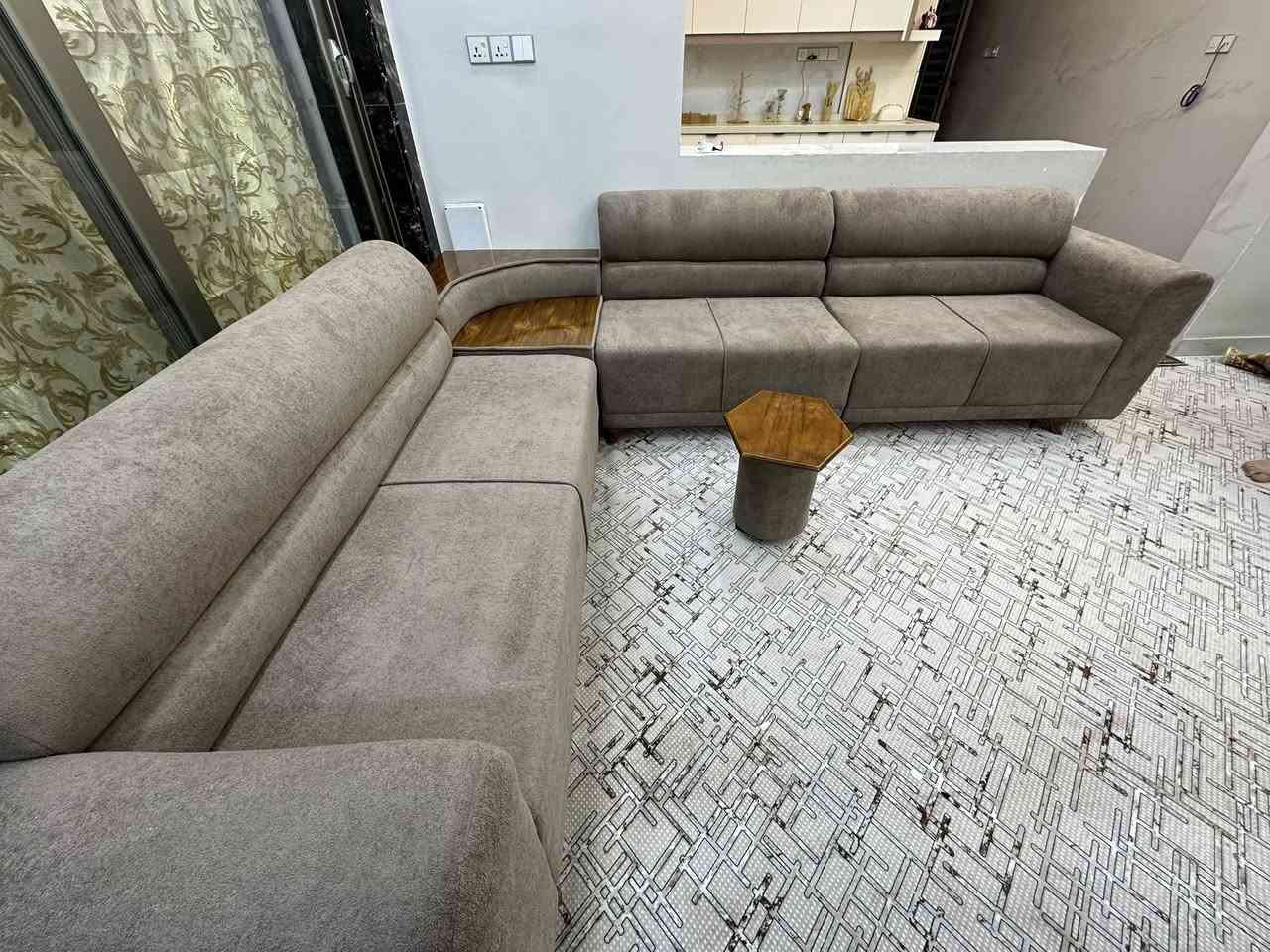 🌹 السلام عليكم
‎    
‎موصفات الهيكل 
الخشب جاو روسي  مناصف والبلوك  السود
‎السفنج مميز ضغط عالي  القماش  كتان  تركي قديفه او وتر بروف حسب  الموديل
‎

رقم المعمل***********
