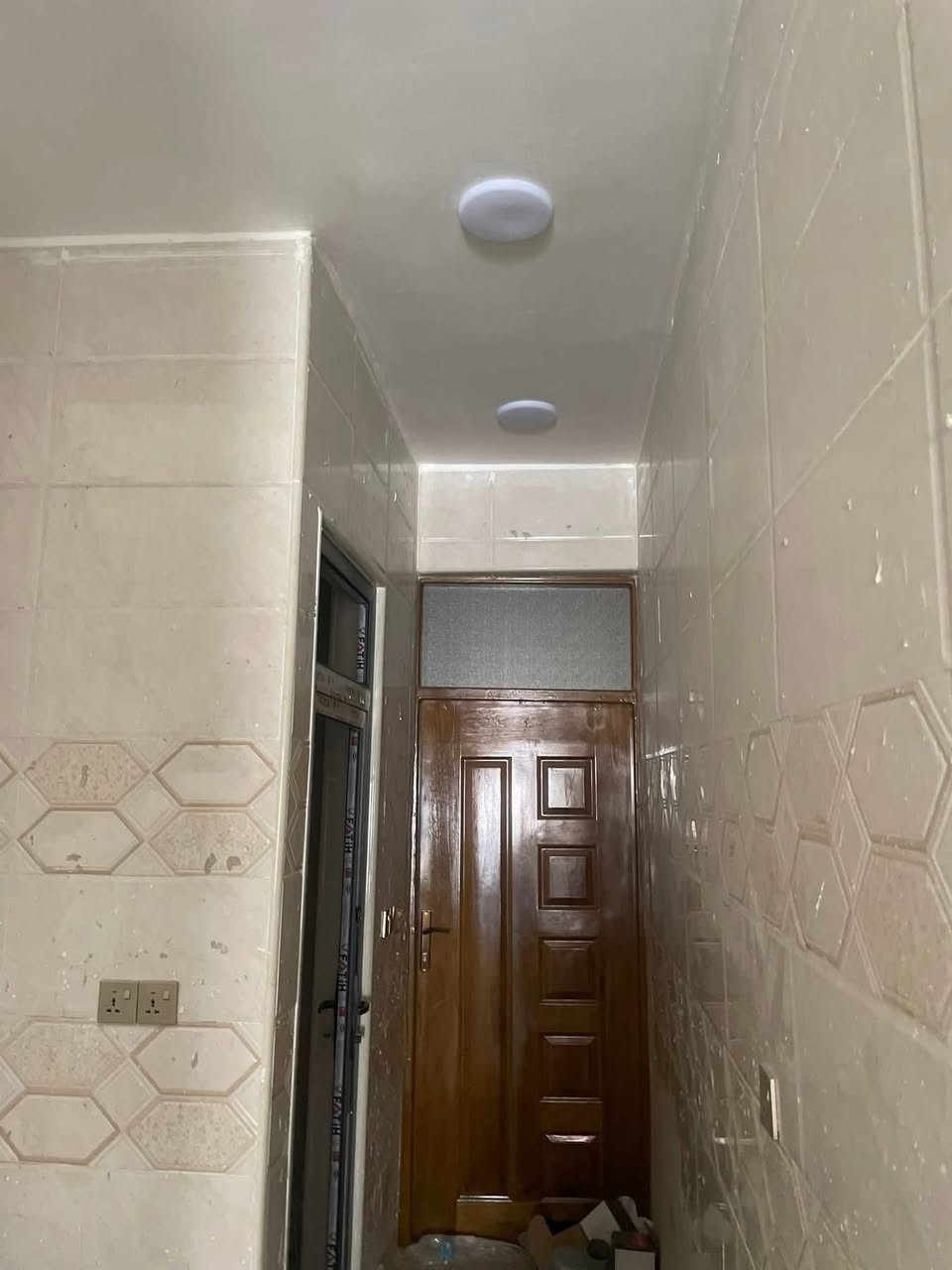 ملاحضه / العنده عقار 🏡#للبيــــــع ويريد يبيع  #دزونه كافه التفاصيل العقار مع ذكر السعر ورقم التلفون ☎️وان شاء الله باقرب وقت ينباع ان شاء الله 🤲❤️
—————————————————————————

🔸مشتملات للبيع تونات باقي فقط عدد 2
 طابو صرف مناسب ✅  45متر بالسند واقع حال 50متر .    
 الواجهة 3 م /النزال 15 م.    بناء سنة 2025  جديد زيرو           
كامل مكمل🔑 ￼

🔸الطابق الأرضي1️⃣: استقبال ومطبخ وخدمات وغرفه نوم والطابق الثاني2️⃣: غرفتين نوم وبلكونه وخدمات والطابق الثالث3️⃣بيتونه ومخزن وسطح

🔸موقع📍ممتاز جدا بغداد الشعب شارع عدن مقابيل مطعم حجي عادل قرب علوا السمج وقرب المدارس 

🔸ملاحظه اذ تحب تاخذه استثمار اقل شي ايجار ب500الف (ايجار سريع)

🔸السعر: 130 وقابل للتفاوض 
 
مكتب ابو علي الدراجي للعقارات 🏛️
الشعب-نهايت شارع الصحه-مقابيل كرزات ركن الصحه 
***********📞
***********📞
 ***********📞
