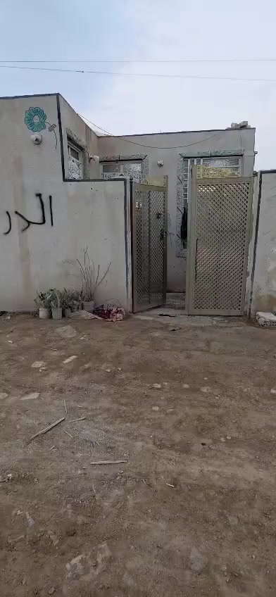 سلام عليكم بيت سبع قصور عل مشروع قرب مصتوصف مساحة 50متر طابو زراعي سند 25 بيت فارغ كبل تنكل غراضك وكعد بي سعرة 12ونص وبي مجال ***********
