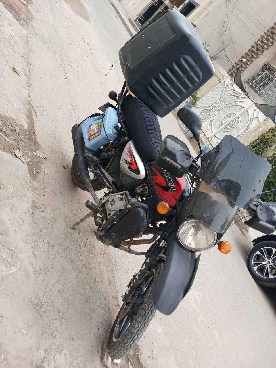 سلام عليكم بوكسر مرقم 2022
السعر مليونين وربعميه 2400وبيهه مجال مكاني الحريه 

لمعلومه مجفته شركه ***********
