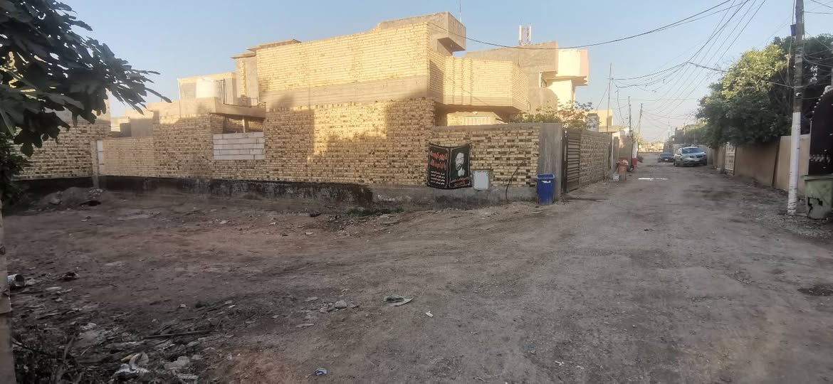 السلام عليكم
- قطعة أرض للبيع 
​عرض خاص ومميز للسكن  في منطقة حيوية ومستقرة. تتوفر كافة الخدمات 
​تفاصيل العقار:
​المساحة: 250 متر مربع.
​الصنف: زراعي.
​الموقع: حله - شارع 100 - منطقة محيزم (عبر الروائي).
​المعالم القريبة: * قريبة جداً من مدرسة بابل.
​قريبة من أسواق بابل تبعد تبعد 70 م تقريبا  عن شارع 100
​موقع خدمي وسهل الوصول إليه.
​السعر:
​💰 60 مليون دينار عراقي (مع مجال بسيط للشراي الطيب).
​للتواصل والاستفسار:
​يرجى الاتصال مباشرة على الرقم التالي:
📞 ***********
