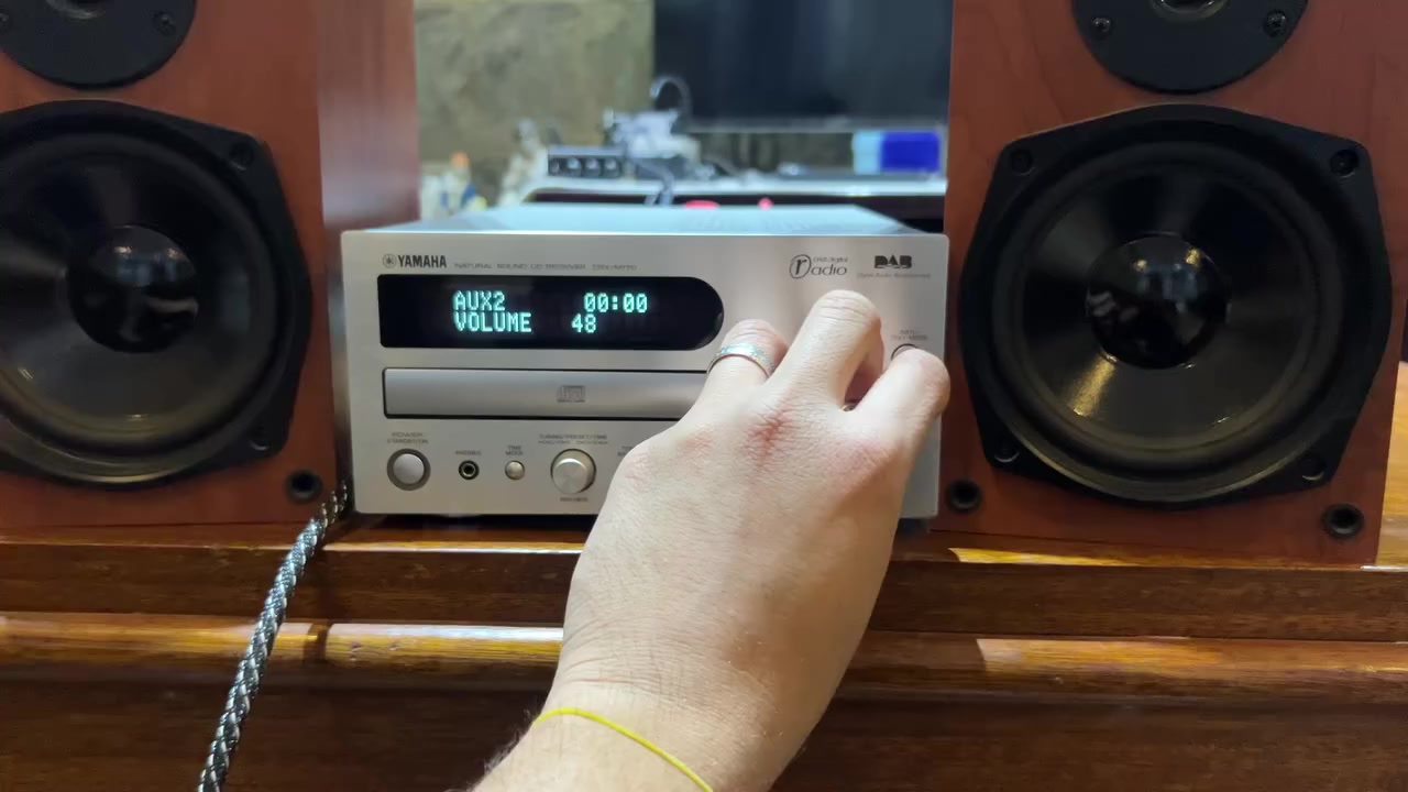 امبالي فاير ياماه مع سيدي منه وبي مع سماعات جديدي نضافتهن 100/100 كهرباء 220 صوت خبل تكدر تربطله سبوفر كهربائي 75 واط حقيقي وسماعات 40 واط حقيقي مكاني بغداد توصيل موجود ***********
