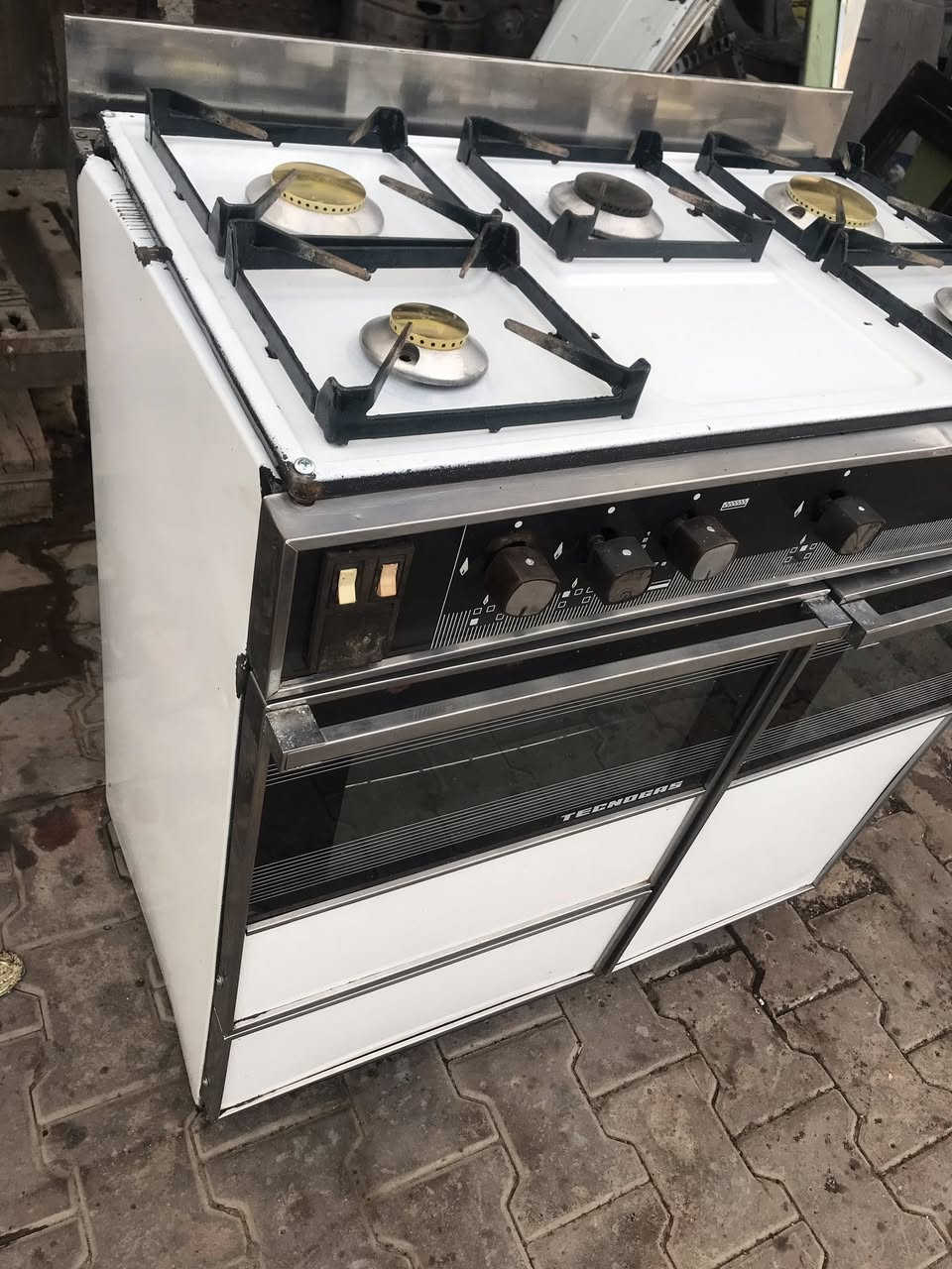 طباخ عشتار كله شغال عل فحص العنوان بغداد مدينه الصدر رقمي ***********
