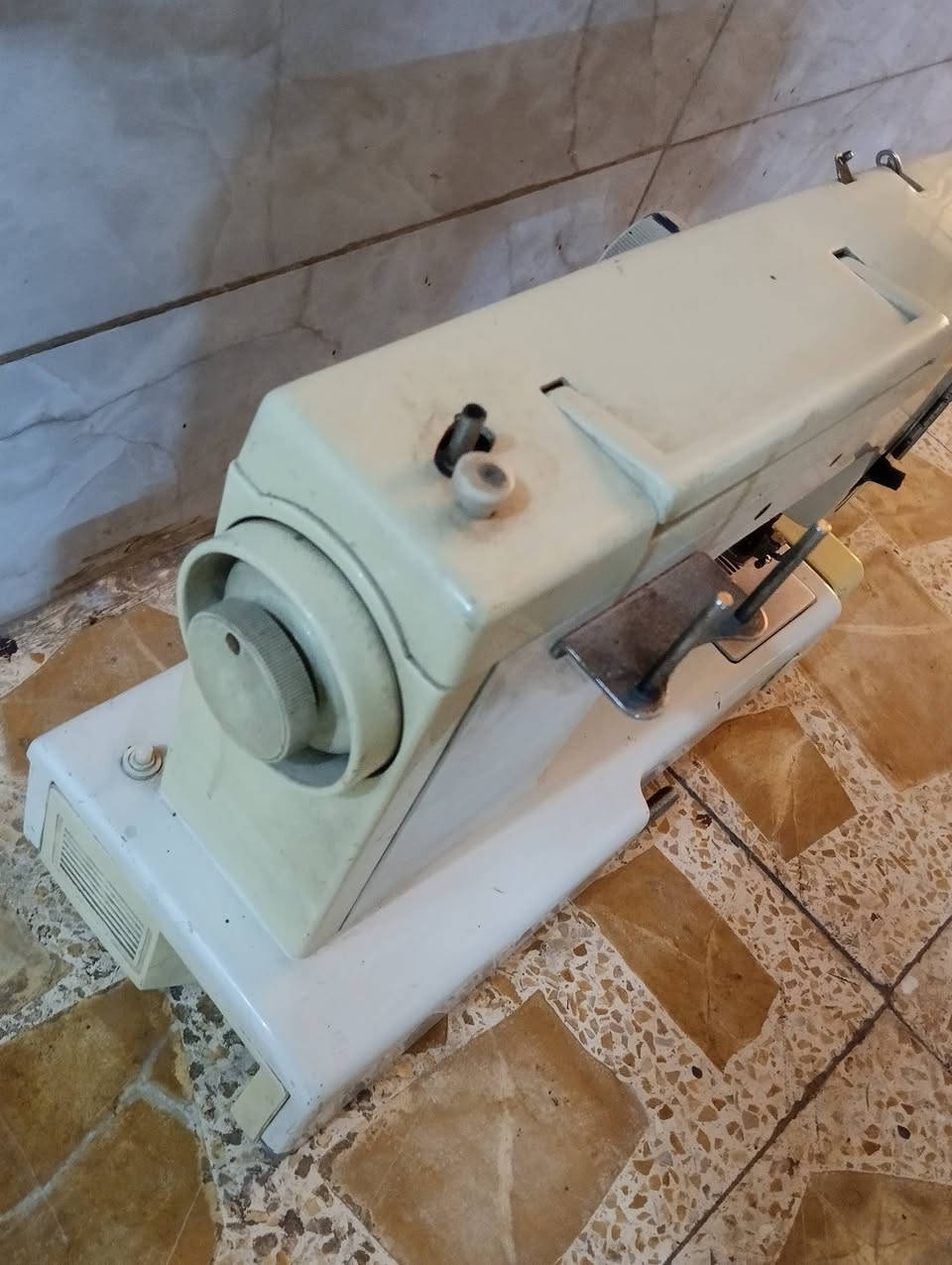 سلام عليكم مكينه خياطه البيع قيم وأخذ رقمي ***********
