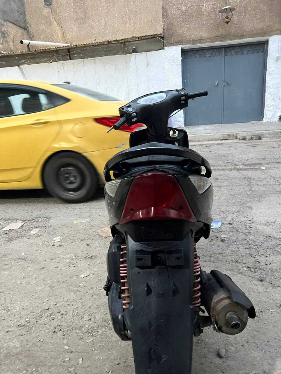 سلام عليكم دراجه ثعلب نضيفه سلف وهندر كهربائيات كلها شغاله كفرات اصليه شلعه ومعدل مكينه ناعمه قفل جنطه قفل ستيرن اشاير لايت كله شغال اي نقص ما بيها وأوراقها موجوده علمنا نازله من الرمبه سابقا 
رايدها ب 550 وبيها مجال
مكاني بغداد الأعظمية 
***********
