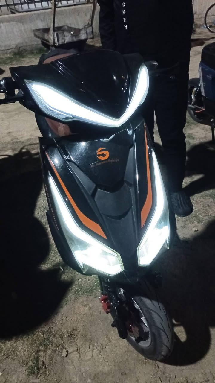 السلام عليكم دراجه شحن ٦بطاريات سرعه ٩٠ نضيفه كلشي مابيها تجي تشوف بعينك كل نقص مابيها اشاير لايتات كلشي شغال مكان البياع ب٦٠٠ ***********
