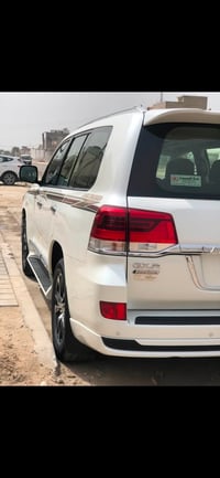 لاندكروزر • ٢٠٢١ • خليجية