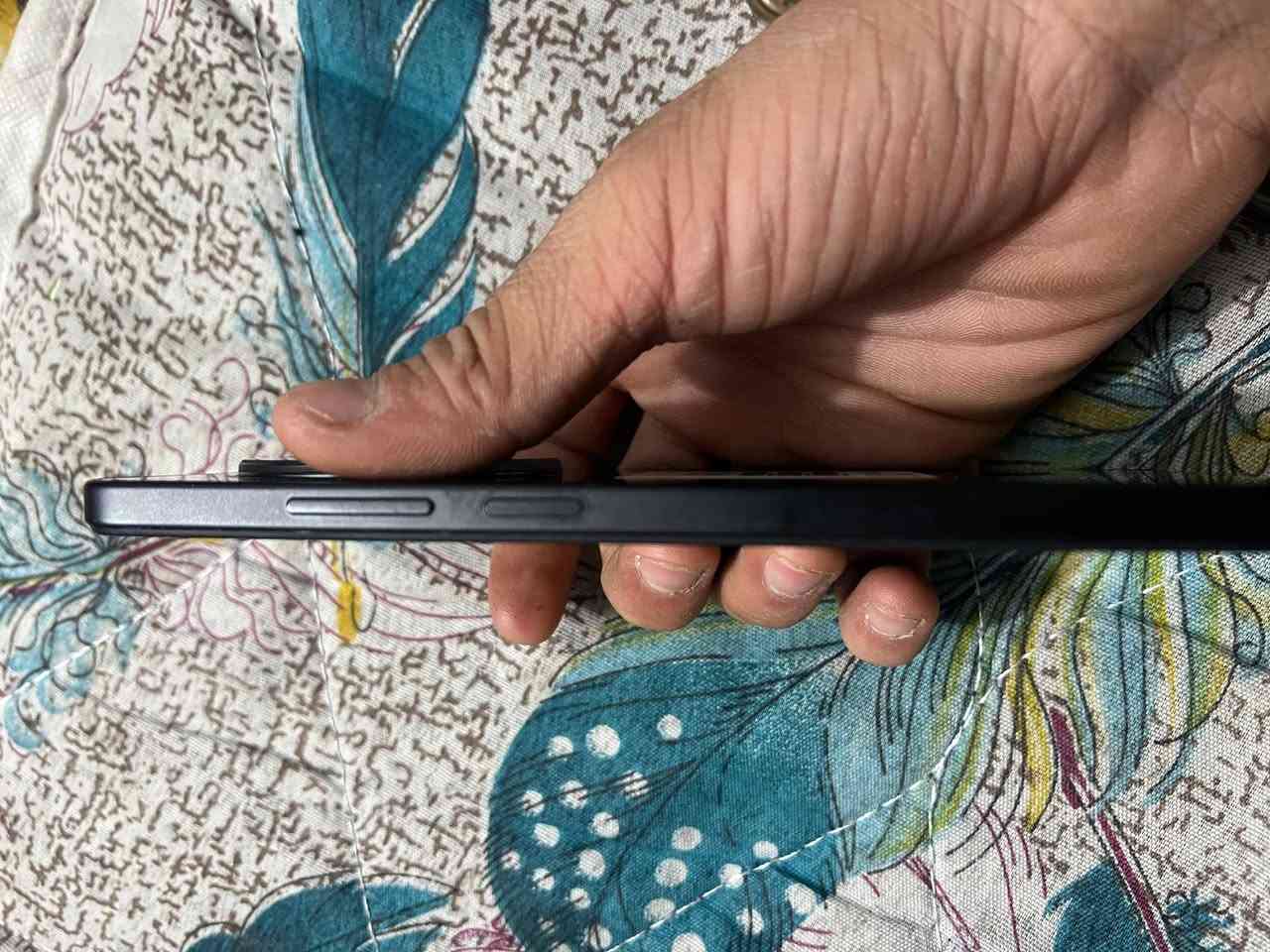 سلام عليكم ريدمي 14c ذاكرة 128 الجهاز زلغ مابي كامل شحنة وكارتونة السعر 120 وذا اكو مروس بايفون اكس راس براس بكاني شعب ***********
