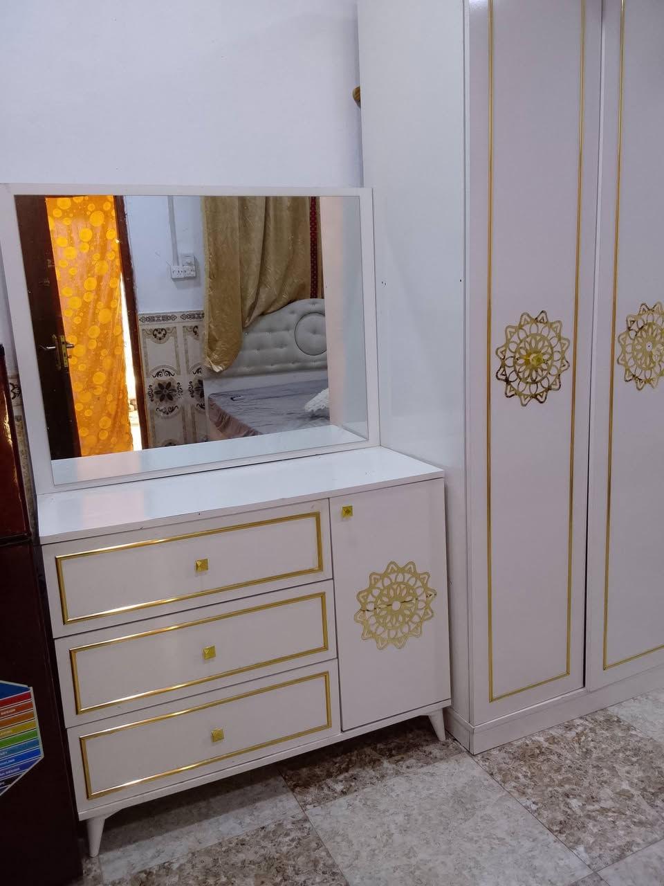 غرفه نوم كامله خمس قطع نضيفه رايده 450 وبيه مجال للاستفسار واتساب ***********
