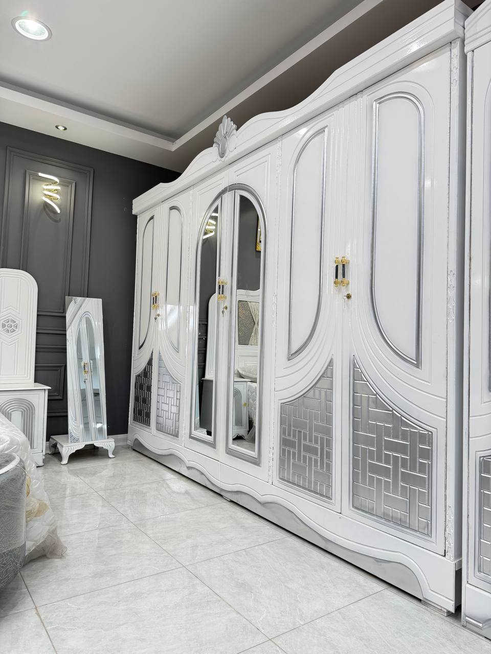 السعر // مليون و50 فقط 😍

🔅تفاصيل الغرفة المرمري  ....

 خارج ٤ملم  🔺
وداخل صاج ٣ملم 
صبغ حراري  درجة اولى 

عدد القطع  ٧ قطع 😍
🔺1 //جرباية  قياس  ١٦٠ × ٢٠٠ 
🔺//ميز جانبي ايسر قياس ٥٠
🔺2// وميز  جانبي  قياس ٥٠
🔺3// زاوية ارتفاع مترين عرض ٨٠
🔺4// وميز بلازمه  
🔺5//وميز مراية ارتفاع مترين عرض ١٢٠
🔺6// وكنتور ٦ باب  ارتفاع مترين و١٥ طول ٣ متر و١٥

القطعه الثامنة حسب الطلب شازلون
سعرها ٥٠ الف ❤️

(توصيل مجاني مركز بغداد )
التوصيل يشمل الشد مجاني 🔥
(اطراف ٥٠)
باقي المحافضات حسب البعد
شازلون سعرها ٥٠ الف
شازلون مخزن ٧٥ الف


**إذا كنت صاحب هذا الإعلان وتريد حذفه لأي سبب، رجاءا أرسل رسالة إلى الدعم الفني**