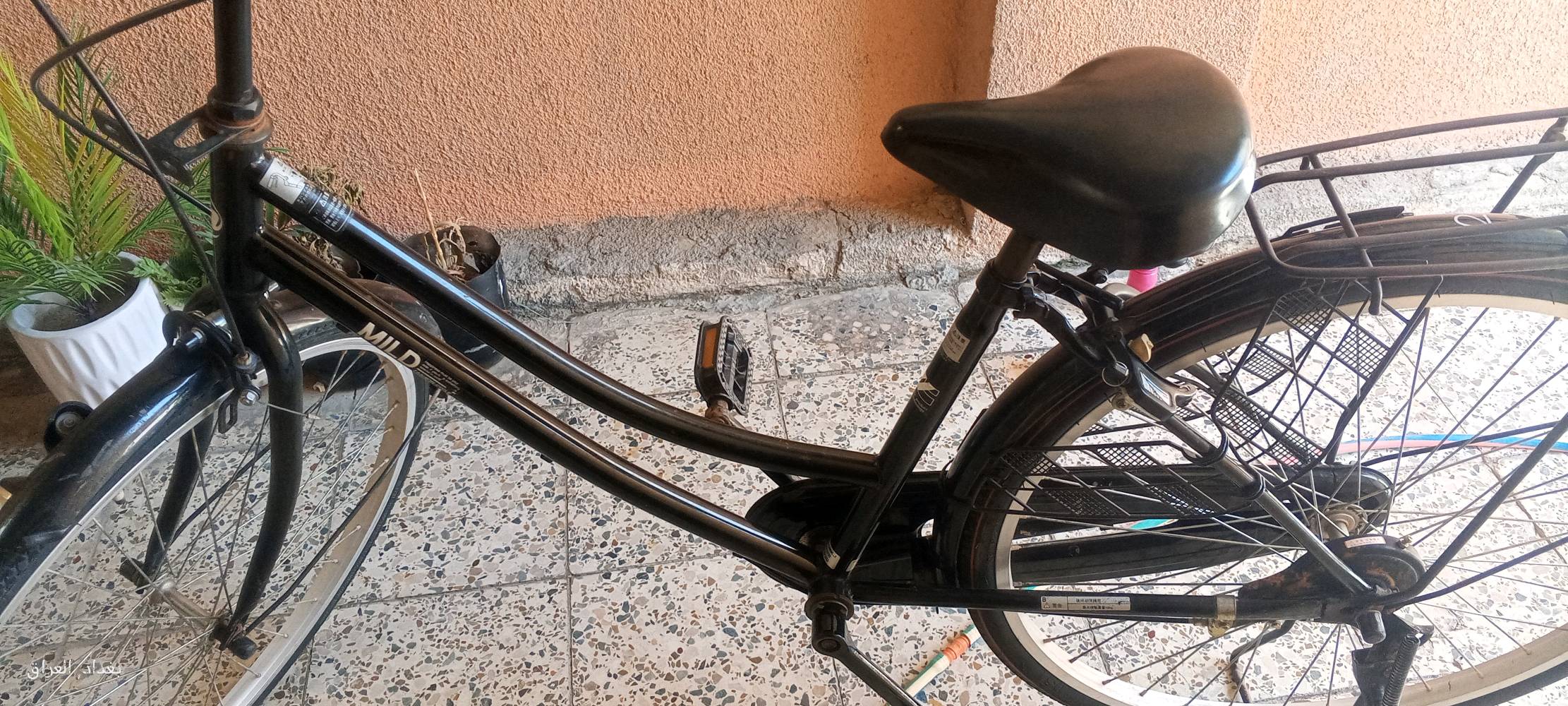  بايسكل للبيع ياباني اصلي لون اسود كلشي مابي حجم 26بس الجاملغ الامامي بي شخط ما يبين جدا ابريك امامي خلفي شغال كلشي ما بيه ختومات موجوده جدا جديد السعر 105وبي مجال للطيبين 🦅