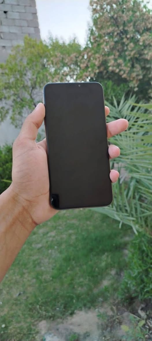 سلام عليكم اكس ماكس بطاريه 75ذاكره 512 سعر 250مكان مدينه الصدر رقم ***********واتساب

