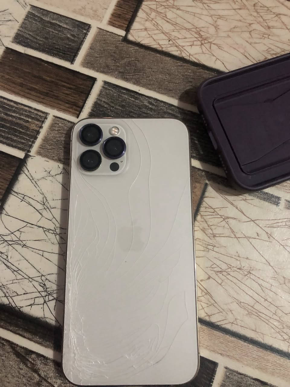 سلام عليكم ايفون12 برو ماكس لبيع مبدل شاشه صيليه كلاث خيارات تليفون حلو سعره 400 بي مجال مكاني بصره القبله رقمي***********
