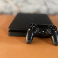 بلي فور سلم مهكر للبيع نظام 12.2 نضافه فول ذاكره 500 وياه 10 العاب كام...