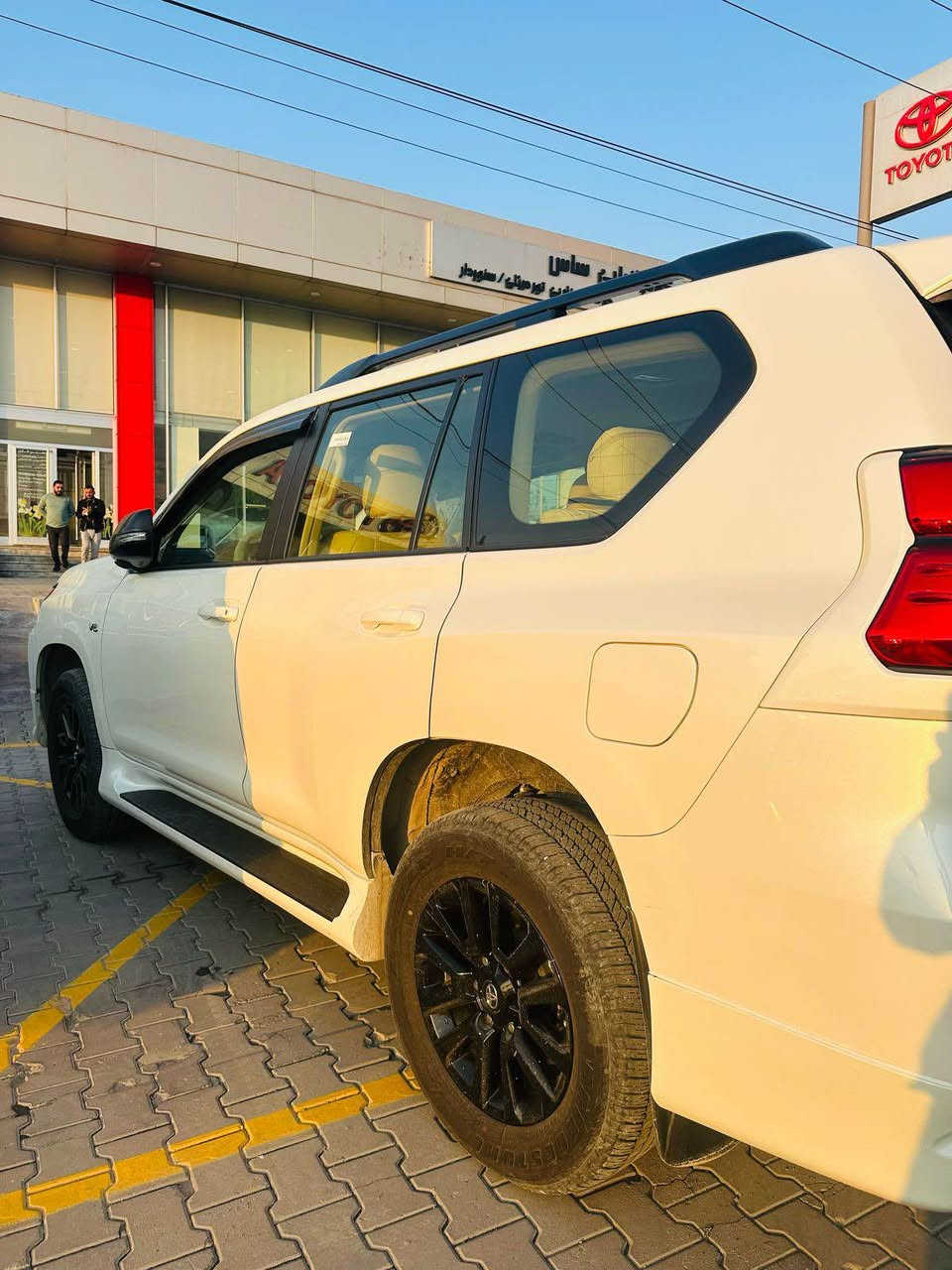 للبيع برادو 2023 مكفولة عدا رصعة خفيفة جدا رقم اربيل بأسمي ماشية 40 الف
مكان السيارة بغداد 
*********** بغداد, العراق
