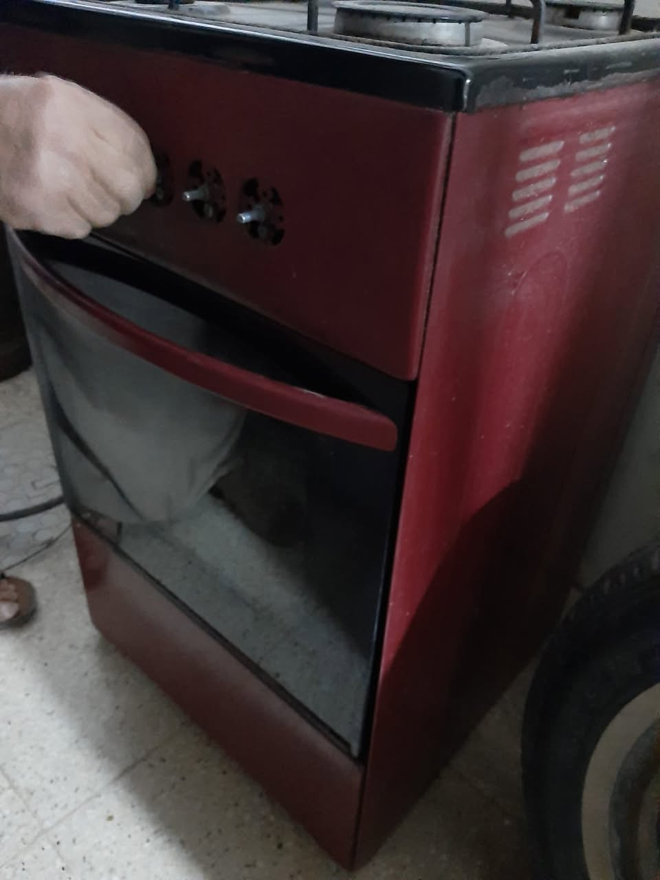 طباخ للبيع ب٥٠ نضيف جدا وشغال مثل ماموضح رقم تليفون ***********
