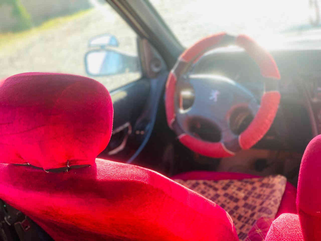 السلام عليكم
سيارة بيجو 306 فرنسي للبيع موديل 2002
السيارة كاملة
كهربائياتهة كاملة دوشمة جديدة
تواير جدد 
 السعر 27  وبيهةمجال
ويرهم مراوس
***********
