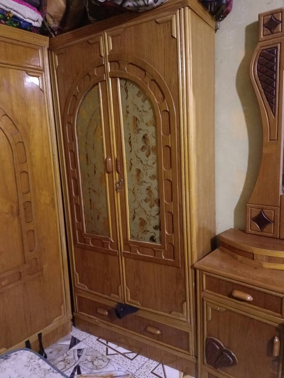 غرفه تسكام نجارة للبيع 5 ابواب
طابق وربع شرط احله من صور  العنوان قضاء القاسم ع 

*********** سعر خاص
