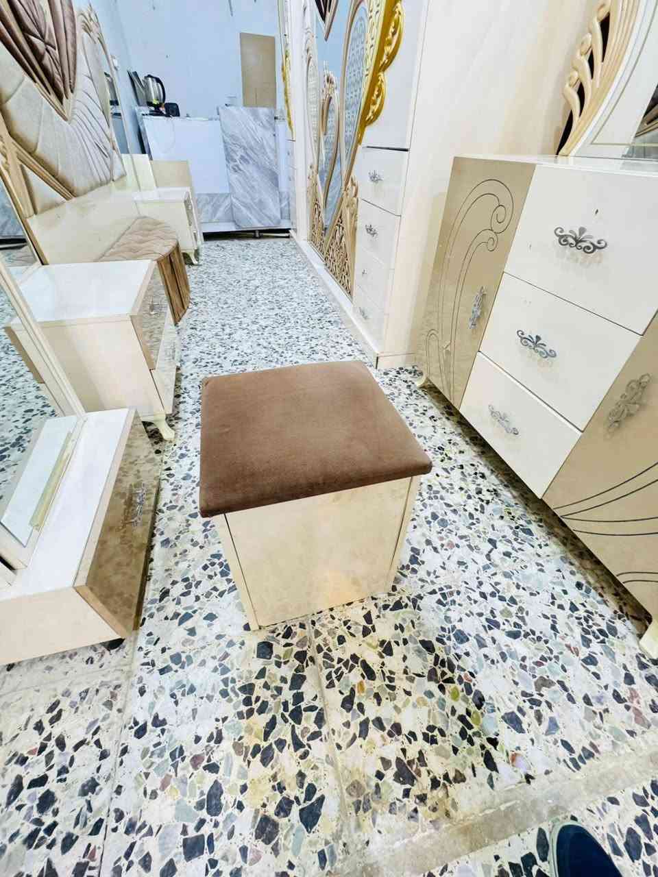 غرفه نوم جديده 9قطع 450وبيه مجال مستعجل عله بيعته ***********
