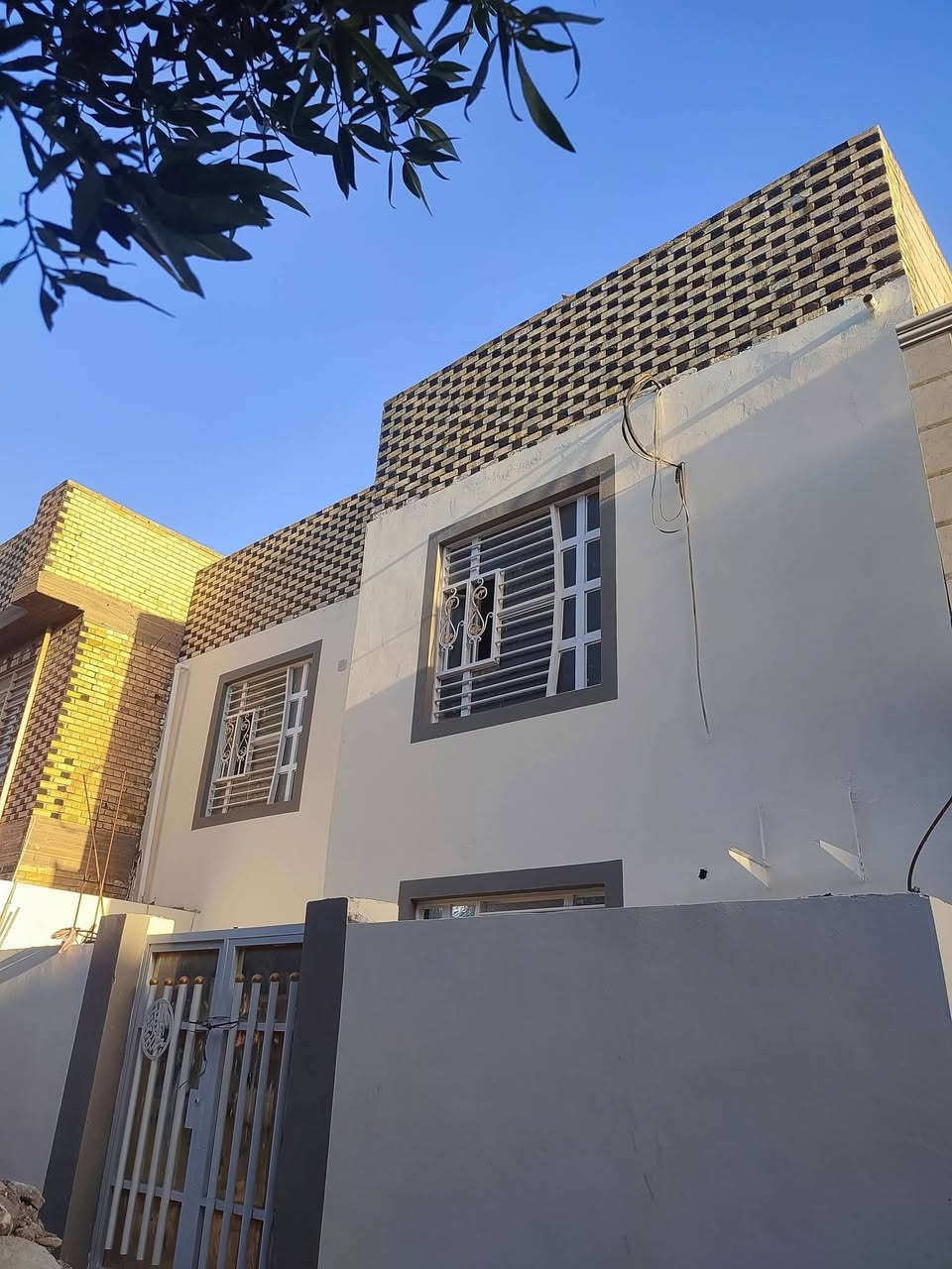 دار للبيع 100 متر مربع في حي الوفاء منطقة ٤١. خمس غرف نوم. ينباع نقد او اقساط للاستفسار الاتصال على الرقم *********** او مراجعة مكتب الگرعاوي
