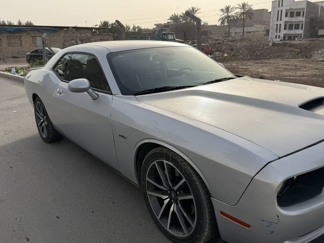 السلام عليكم
جالنجر R/T 2023 last call للبيع 
اللون رصاصي 
محرك 5700 سلندر 8 
كير و مكينة بلاد و كفالة وادامة كاملة
ماشية 31  الف وقابل للزيادة 
كشنات حضن و كهرباء 
شاشة وسط 
السيارة اصل بدون اي برمجة 
بدون ايرباك بدون دواخل 
مرقمة اربيل تحويل مباشر باسمي
السيارة بيهه نواقص بسيطة ما سويتهن لان مجال ماكو
السعر 22500
مكان السيارة بغداد اليرموك او السيدية
للتواصل *********** و متواجد على الفيس
