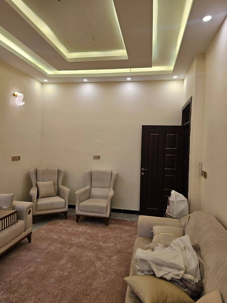 السلام عليكم ورحمه الله وبركاتهُ

#يعلن_مكتب_تبوك_للعقار 🏠 

دار للبيع مساحة 100م واجهة 5م نزال 20م 👍

طابو صرف 🫆

📍الموقع : حي الجهاد _ ديوان المخابرات_ خلف شارع 60

يحتوي  الدار على طابقين 

الطابق الأول : استقبال + مطبخ + صحيات + غرفه نوم 
الطابق الثاني : 2 غرف نوم + صحيات 
الطابق الثالث : بيتوته كبيره + سطح امامي + سطح خلفي 

بناء حديث 2022 جاهز للسكن 

السعر : 250 وقابل للتفاوض ✅️

للأستفسار : *********** وسـامٰ ☎️

#حي_الجهاد #بغداد
